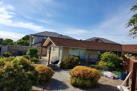 Photo of property in 77 Memorial Avenue, Ilam, Christchurch, 8053