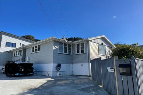 Photo of property in 37a Victory Crescent, Tawa, Wellington, 5028