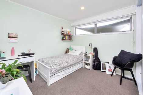 Photo of property in 9 Wharf Road, Te Atatu Peninsula, Auckland, 0610