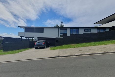 Photo of property in 1 Mataki Way, Glen Eden, Auckland, 0602