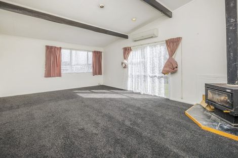 Photo of property in 13 Helms Place, Manurewa, Auckland, 2102
