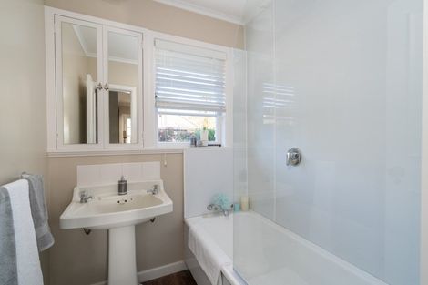Photo of property in 17 Chesham Avenue, Waipahihi, Taupo, 3330