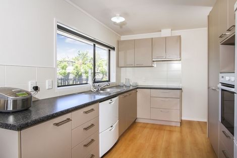 Photo of property in 2/107 Golf Road, New Lynn, Auckland, 0600