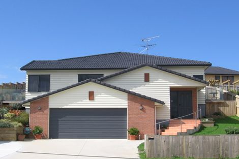 Photo of property in 37 Rising Parade, Fairview Heights, Auckland, 0632