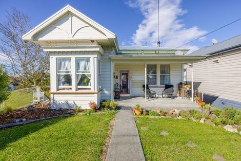 Photo of property in 53 Waverley Street, Waipawa, 4210