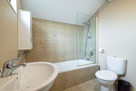 Photo of property in 8a Onepoto Road, Hauraki, Auckland, 0622