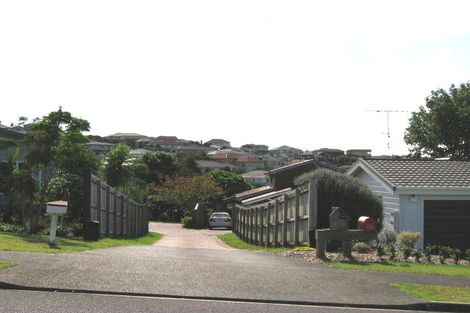 Photo of property in 2/15 Rifleman Rise, Unsworth Heights, Auckland, 0632