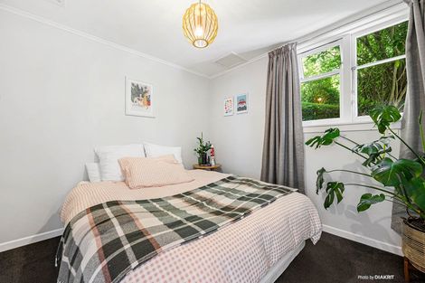 Photo of property in 10 Governor Road, Northland, Wellington, 6012