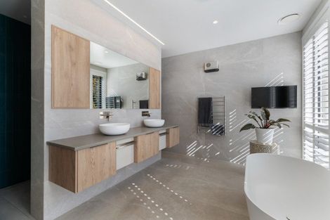 Photo of property in 14 Deans Drive, Wanaka, 9305