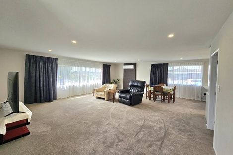 Photo of property in 4 Poplar Grove, Whalers Gate, New Plymouth, 4310