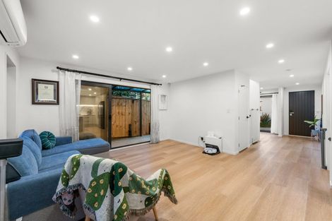 Photo of property in 152b Luckens Road, West Harbour, Auckland, 0618