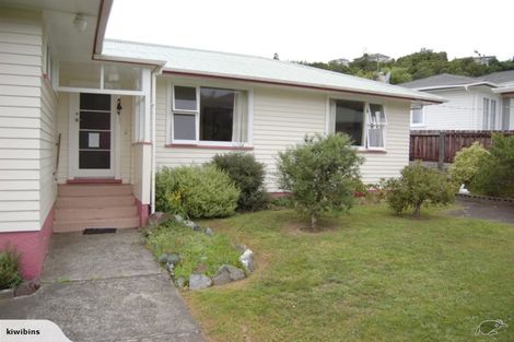 Photo of property in 90 Kenmore Street, Newlands, Wellington, 6037