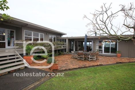 Photo of property in 13 Carlisle Road, Torbay, Auckland, 0630