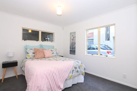 Photo of property in 33u2 Hawker Street, Mount Victoria, Wellington, 6011