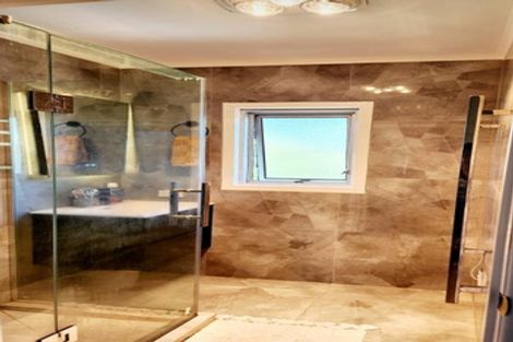 Photo of property in 2/31 Sunnyfield Crescent, Glenfield, Auckland, 0629