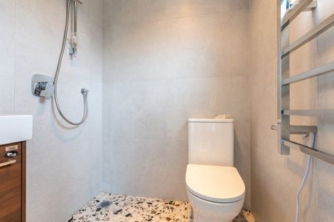 Photo of property in 5/77 Glenmore Road, Sunnyhills, Auckland, 2010