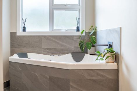 Photo of property in 62 Banks Boulevard, Whitby, Porirua, 5024