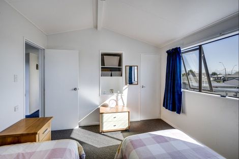 Photo of property in 2/2 Heretaunga Street East, Parkvale, Hastings, 4122