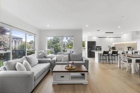 Photo of property in 10 Owl Court, Unsworth Heights, Auckland, 0632