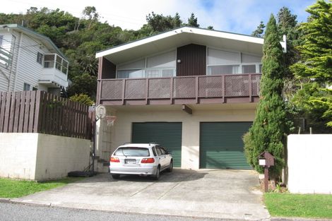 Photo of property in 6 Longcroft Terrace, Newlands, Wellington, 6037