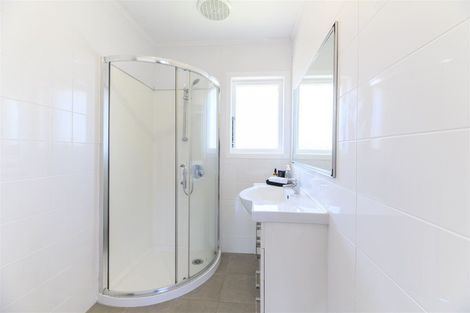 Photo of property in 54 Neil Avenue, Te Atatu Peninsula, Auckland, 0610