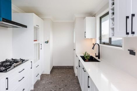 Photo of property in 9 Forbes Place, Kelvin Grove, Palmerston North, 4414