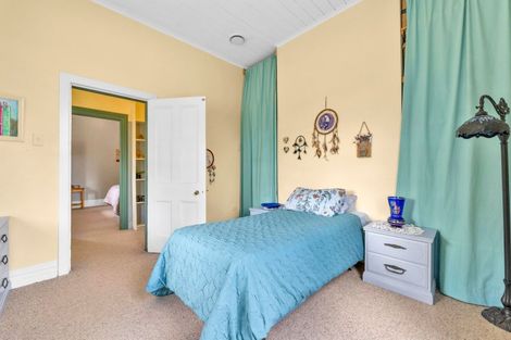 Photo of property in 225 Bridge Street, Eltham, 4322
