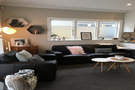 Photo of property in 122 Rongotai Road, Kilbirnie, Wellington, 6022