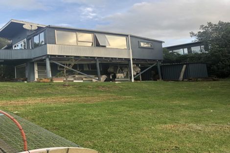 Photo of property in 4a Pohutukawa Avenue, Red Beach, 0932