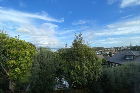 Photo of property in 2 Brassey Road, Birkenhead, Auckland, 0626