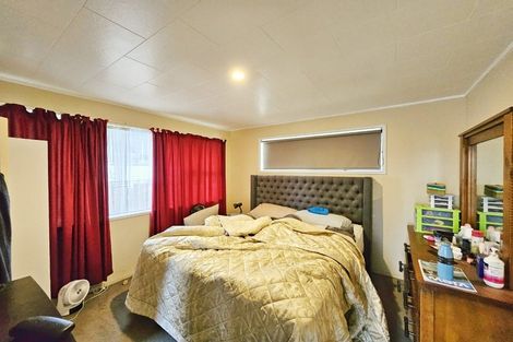 Photo of property in 36 Eyre Street, Henderson, Auckland, 0612