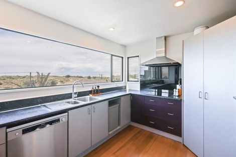 Photo of property in 21 Marine Parade, North New Brighton, Christchurch, 8083