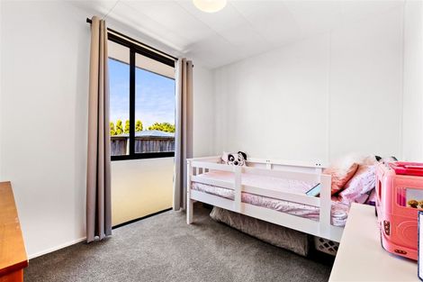 Photo of property in 8 Cameron Place, Ranui, Auckland, 0612