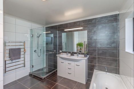 Photo of property in 66 Pohutukawa Drive, Levin, 5571