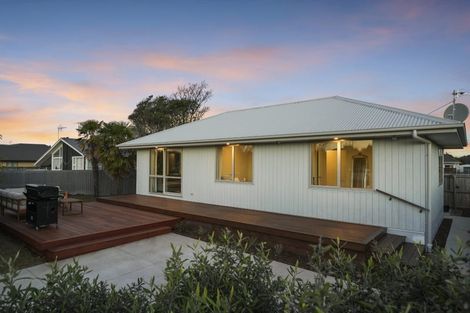 Photo of property in 99 Pacific Road, North New Brighton, Christchurch, 8083