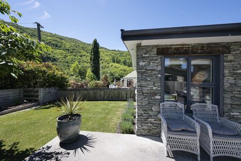Photo of property in 6 Boundary Street, Arrowtown, 9302