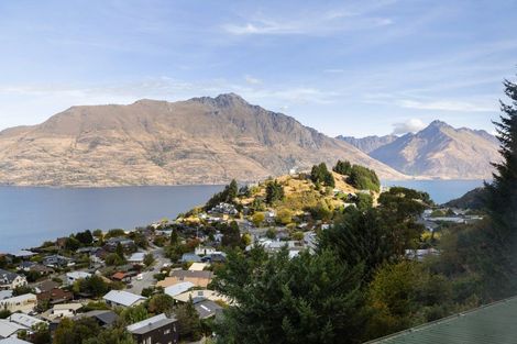 Photo of property in 3 Von Place, Fernhill, Queenstown, 9300