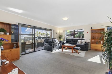 Photo of property in 2/8 Harley Road, Hauraki, Auckland, 0622