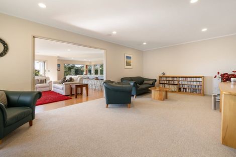 Photo of property in 16r Gunbar Drive, Welcome Bay, Tauranga, 3175