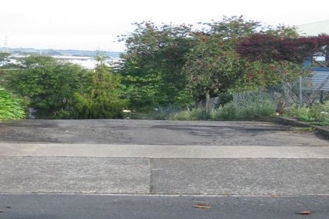 Photo of property in 8 Ellesmere Crescent, Pakuranga Heights, Auckland, 2010