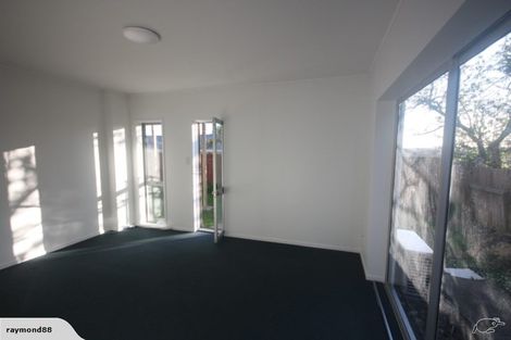Photo of property in 3/104 East Coast Road, Forrest Hill, Auckland, 0620