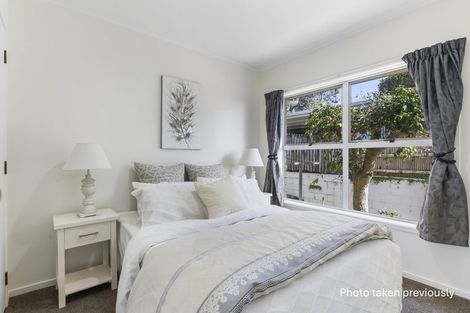 Photo of property in 2/8 Havana Place, Glenfield, Auckland, 0629