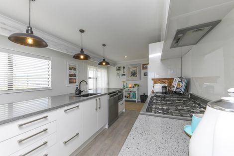 Photo of property in 105 Kaipara Portage Road, Riverhead, 0820