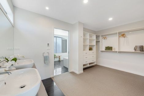 Photo of property in 5a Bucklands Beach Road, Bucklands Beach, Auckland, 2012