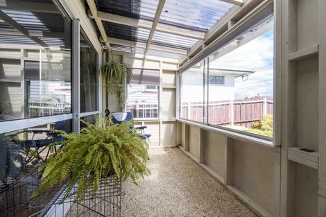 Photo of property in 18 Huruhuru Road, Massey, Auckland, 0614