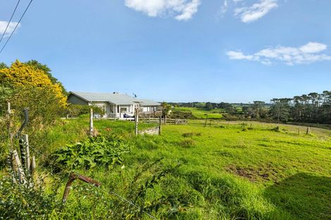 Photo of property in 458 Don Buck Road, Massey, Auckland, 0614
