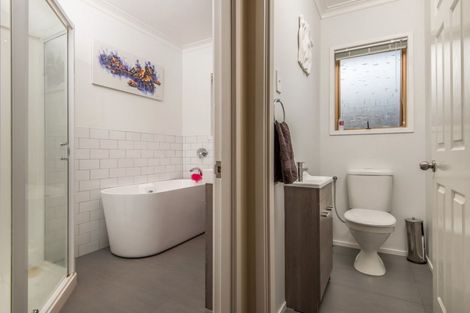 Photo of property in 37 Nui Mana Place, Te Atatu South, Auckland, 0610