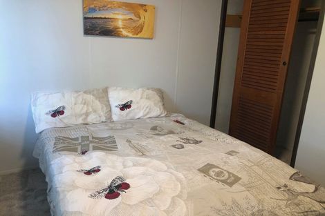 Photo of property in 2/5 Compass Place, Te Atatu Peninsula, Auckland, 0610