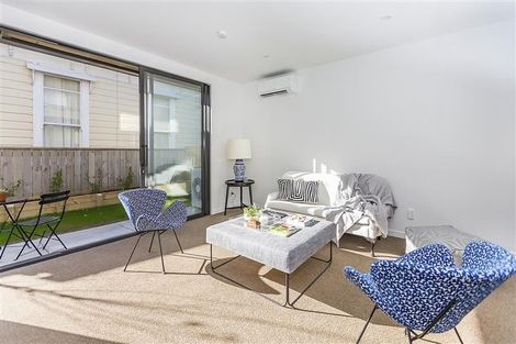 Photo of property in 74u5 Derwent Street, Island Bay, Wellington, 6023