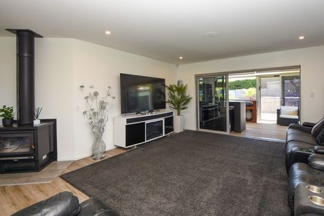 Photo of property in 2 The Glade, Carterton, 5713